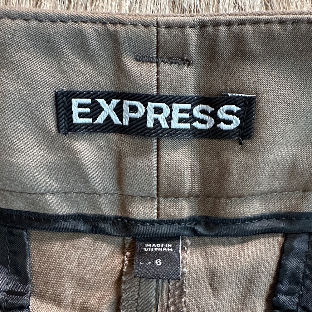 Express Women's Tan Shorts - Picture 2 of 10